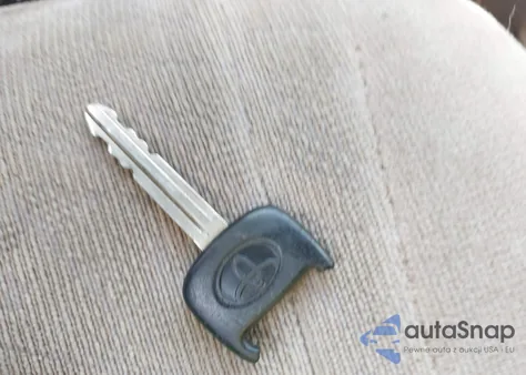 2001 Toyota Tacoma z USA, uszkodzony, nr VIN 5TEWM72NX1Z851613